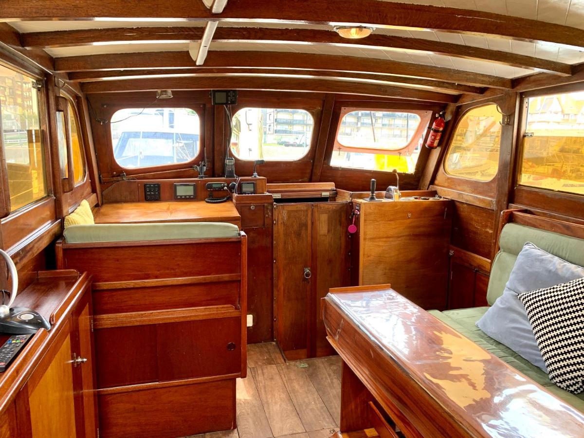 Port Deauville Yacht Vintage Exterior photo