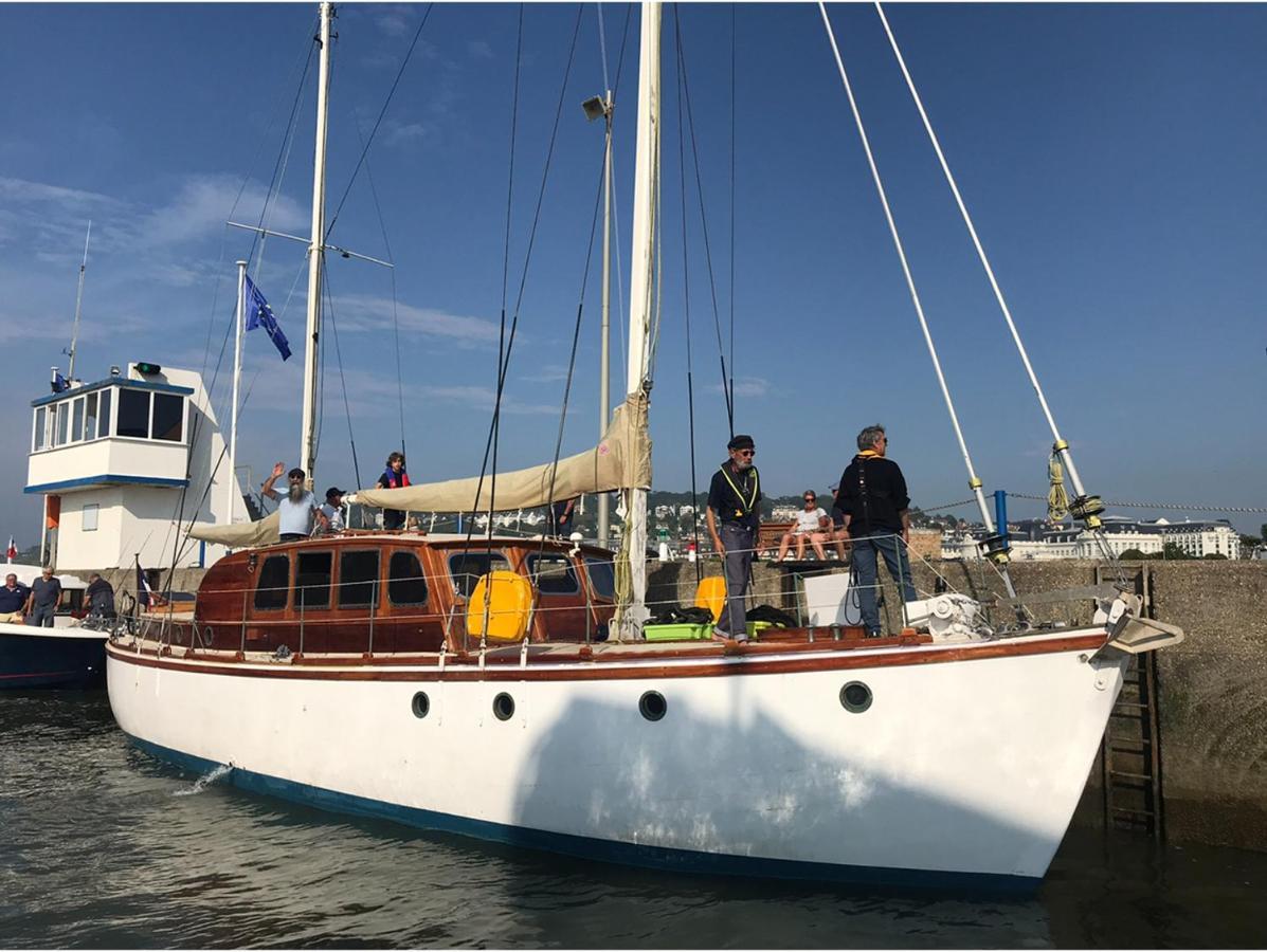 Port Deauville Yacht Vintage Exterior photo
