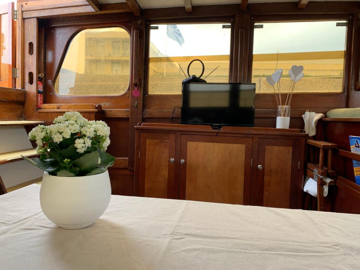 Port Deauville Yacht Vintage Exterior photo