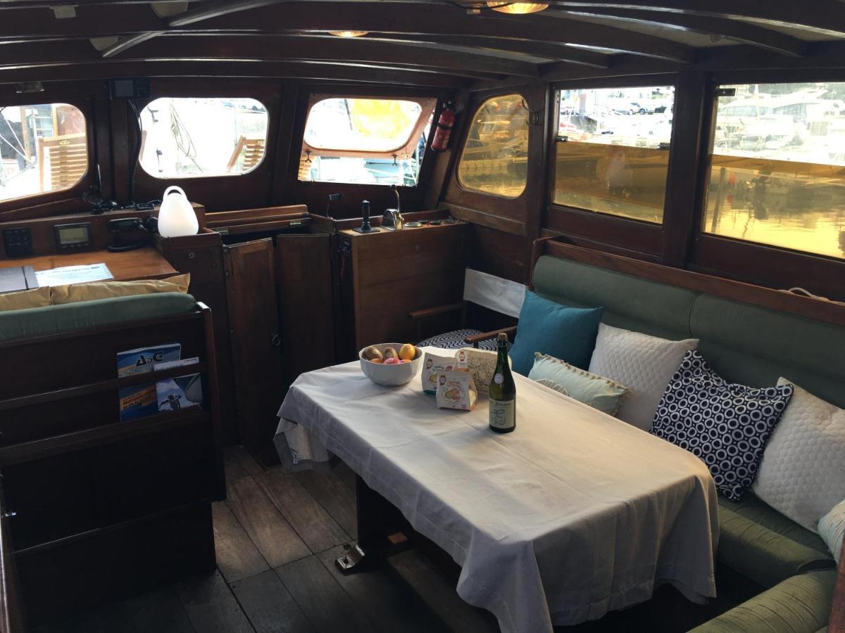 Port Deauville Yacht Vintage Exterior photo